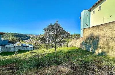 Terreno em condomínio fechado à venda na Rua Doutor João Luiz Alves Valladão (N Gramado), Nova Gramado, Juiz de Fora