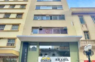 Andar comercial na calçadão da rua halfeld, quase esquina com a avenida rio branco