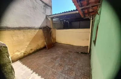 Casa com 1 quarto, quintal e varanda em raul veiga, são gonçalo