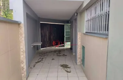 Sobrado com 130 metros quadrados com sala, cozinha, 3 dormitórios, 2 banheiros e uma vaga de garagem