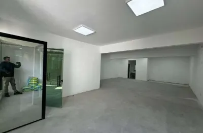 Casa comercial com 1 sala para alugar na Vila Camargos, Guarulhos 