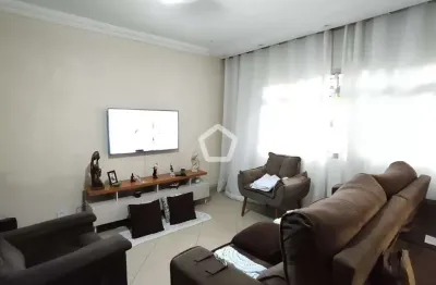 Casa com 3 quartos à venda na Rua Oleiros, 16, Vila Carmosina, São Paulo por R$ 700.000
