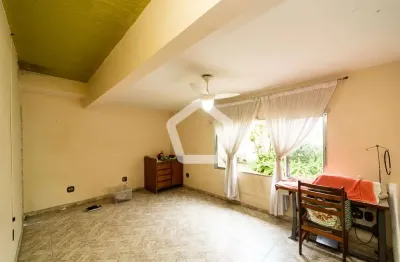 Casa com 3 quartos à venda na Rua Rino Levi, 290, Jardim da Glória, São Paulo por R$ 1.600.000