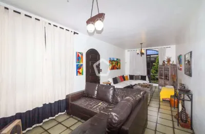 Casa com 4 quartos à venda na Rua Albuquerque Sousa Muniz, 75, Vila Alexandria, São Paulo por R$ 1.350.000