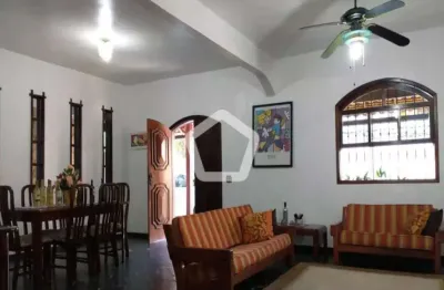 Casa com 4 quartos à venda na Rua São Pedro da Aldeia, 93, Freguesia (Jacarepaguá), Rio de Janeiro por R$ 1.200.000