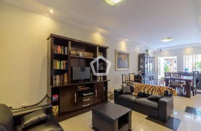 Casa com 3 quartos à venda na Alameda dos Quinimuras, 42, Planalto Paulista, São Paulo por R$ 1.700.000