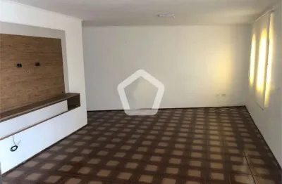 Casa com 3 quartos à venda na Rua Manuel Gaya, 1513, Vila Mazzei, São Paulo por R$ 800.000