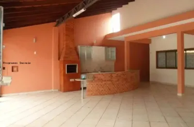 Casa 3 quartos localizada no bairro são joão bosco - rua privativa