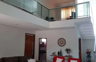 Casa com 3 quartos para alugar no Jardim Karaíba, Uberlândia 
