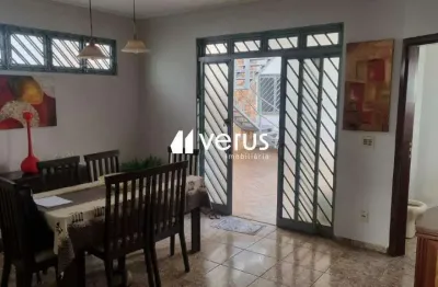 Sobrado à venda, 5 quartos, 3 suítes, 3 vagas, santa mônica - uberlândia/mg