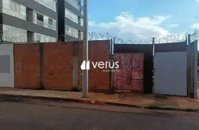 Terreno à venda no Conjunto Segismundo Pereira, Uberlândia 
