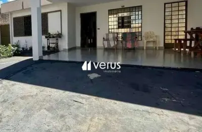 Casa de 4 quartos com 2 suítes no bairro brasil, uberlândia – 160m² de área interna