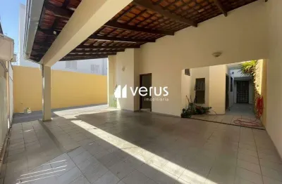 Casa com 4 quartos para alugar no Santa Mônica, Uberlândia 