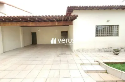 Casa com 3 quartos para alugar na Cidade Jardim, Uberlândia 