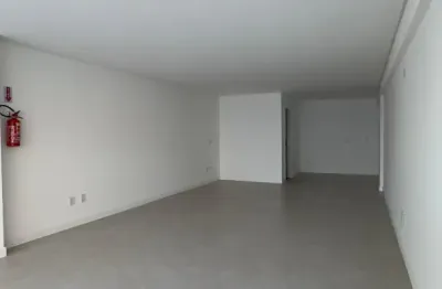 Sala comercial nova 48m² para locação anual em Balneário Perequê | Porto Belo/SC | Próxima ao mar