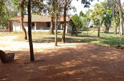 Chacara com 9.5 hectares.  casa com 2 aptos.  nascente. pomar