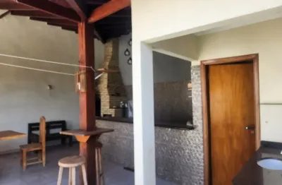 Linda casa. próximo fo centro com piscina.  luz solar. oportunidade.