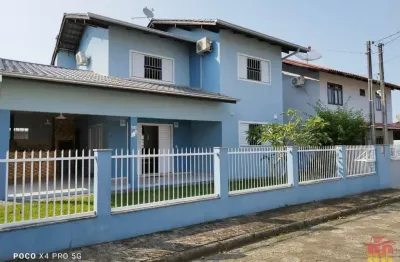Casa com 2 quartos à venda no Centro, Penha 