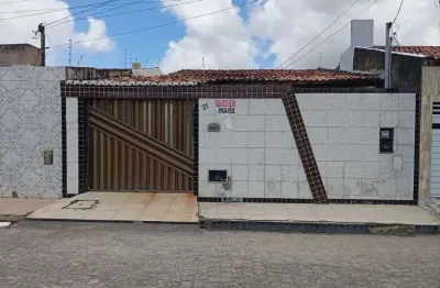 Imóvel para venda tem 70 metros quadrados com 2 quartos