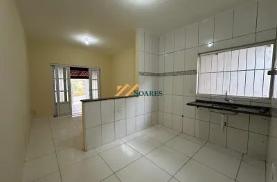 Casa para Alugar com 2 quartos, 1 banheiro, 1vaga e 50m² por R$ 1.100