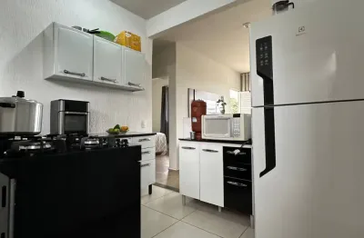 Casa à Venda no Condomínio San Diego com 2 quartos, 45m² por R$ 190.000