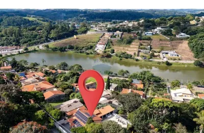 Casa à venda em jundiaí-sp, no vale azul com piscina, churrasqueira, pomar, 3 quartos (1 suíte).