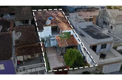 Casa a venda com 2 quartos(dormitórios), sendo 1 suite, rua sem saída, bairro calma, mas próximo ao centro comercial, entre outras facilidades