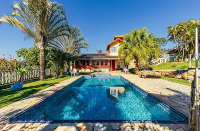 Casa/chácara em condomínio ( 2 casas que juntas somam 5 quartos/dormitórios, 5 banheiros e 2 lavabos