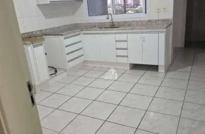 Apartamento com 3 Quartos e 3 banheiros à Venda, 110 m² por R$ 680.000