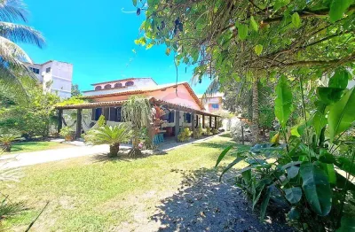 Casa independente com três dormitórios à venda, próxima a praia do peró - cabo frio