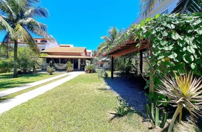 Casa independente com três dormitórios à venda, próxima a praia do Peró - Cabo Frio