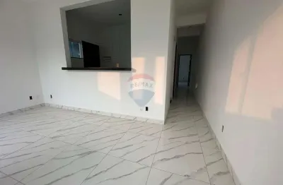 Casa de dois quartos ,uma suite  e vaga na garagem para um carro