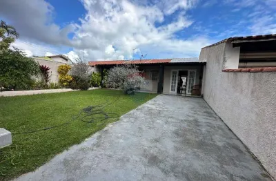 Casa com tres quartos uma suite piscina churrasqueira e vaga de garagem