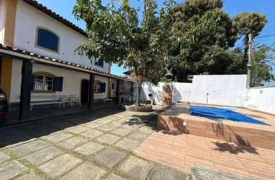 Casa duplex  5 quartos (2 suítes), 2 escritórios (1 com banheiro), piscina,