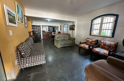 Casa duplex  5 quartos (2 suítes), 2 escritórios (1 com banheiro), piscina,