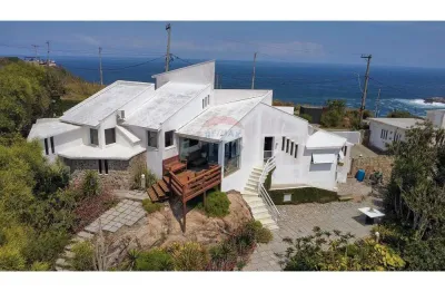 Casa branca a venda -  o paraíso à sua espera em arraial do cabo.