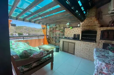 Cobertura três quartos uma suíte churrasqueira 3 min da praia