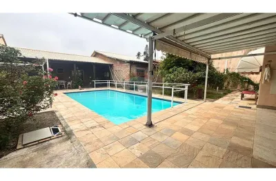 Casa múltiplas possibilidades - 600m2 - 6 quartos(4suites) - hostel, clinica, pousada, escola