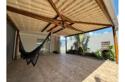 Aluguel: casa com piscina, 3 quartos e localização privilegiada – porto seguro