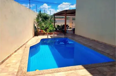 Aluguel: casa com piscina, 3 quartos e localização privilegiada – porto seguro