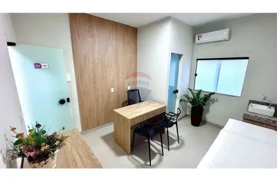Espaço comercial moderno no centro de porto seguro — ideal para profissionais da saúde