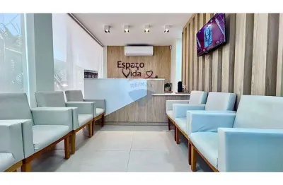 Espaço comercial moderno no centro de porto seguro — ideal para profissionais da saúde
