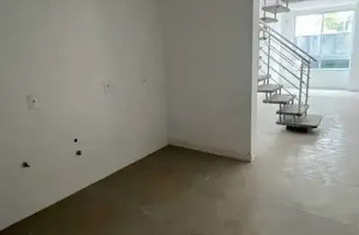 Apartamento duplex com 3 dormitórios sendo 1 suíte e 2 vagas no bairro mariscal em bombinhas