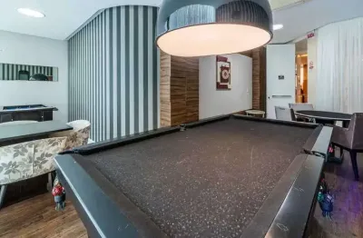 Apartamento com 4 dormitórios sendo 2 suítes e 2 vagas de garagem no centro de Balneário Camboriú