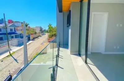 Casa de alto padrão com 3 suítes e 2 vagas de garagem em piçarras