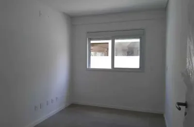 Apartamento com 2 dormitórios sendo 1 suíte e 1 vaga de garagem em florianópolis