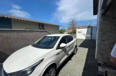 Excelente sobrado com 3 dormitórios e 02 salas comerciais em uma das principais ruas de penha/sc.