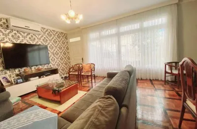 Casa à venda, 06 dormitórios(2 suítes), 165m2, vaga,  trindade - florianópolis/sc