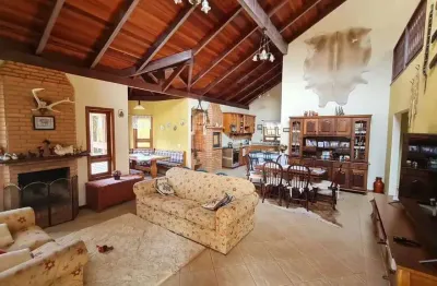 Casa com 4 dormitórios sendo 2 suítes mobiliado em condomínio sossego do rancho em rancho queimado