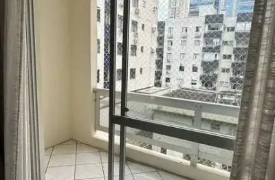 Apartamento quadra mar mobiliado com 2 quartos e 1 vaga de garagem no bairro meia praia em itapema